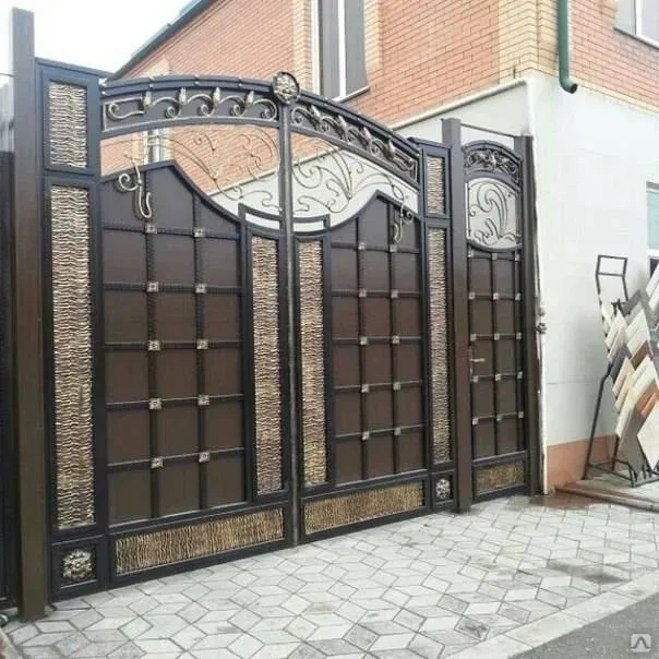 Калитка в воротах для частного дома фото