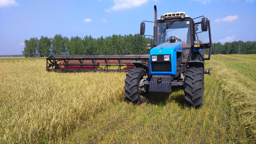 Аренда трактора МТЗ Беларус 82 (щеткаотвал) (Гос. номер 3896 ОН 50)