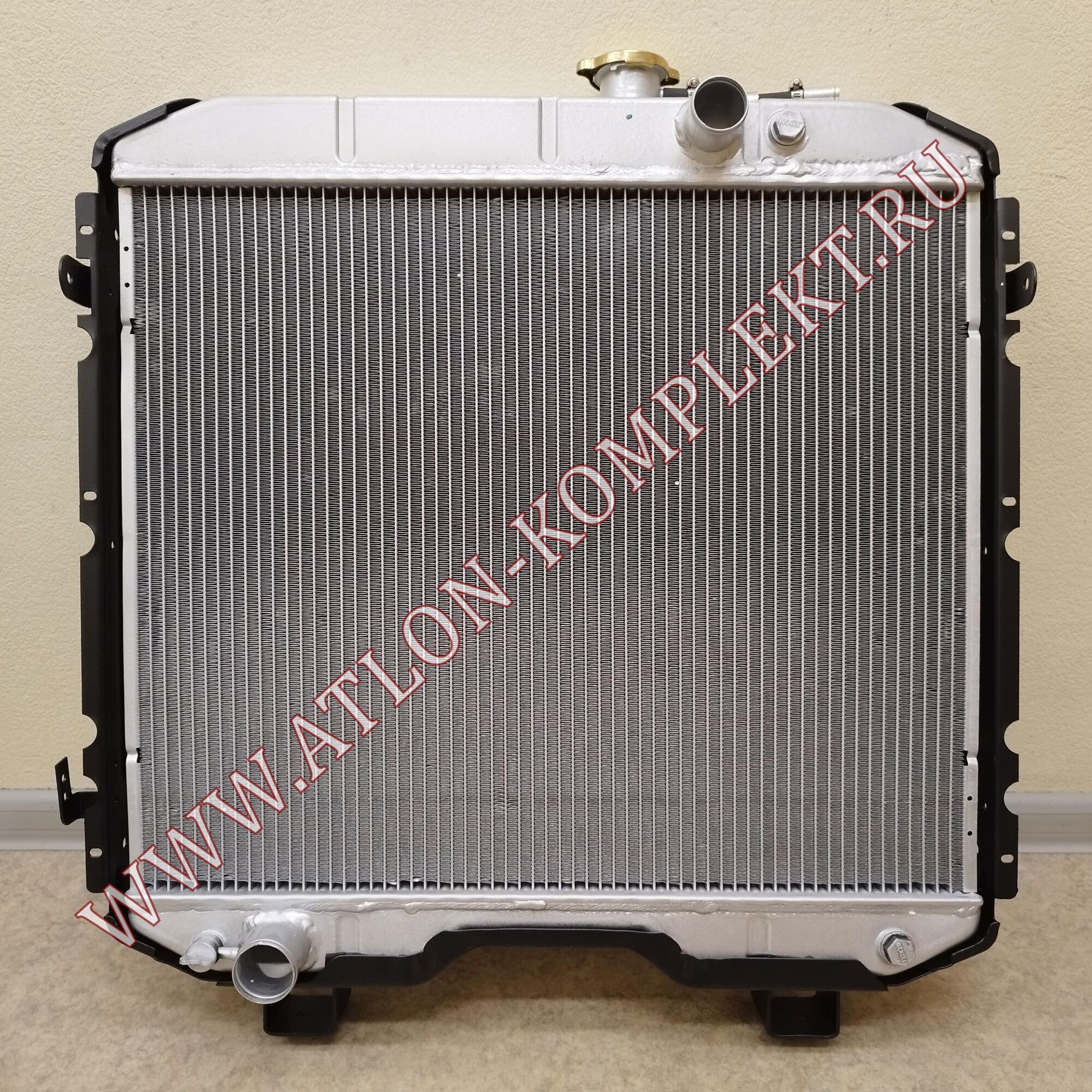 Радиатор ГАЗ 66 алюминиевый LRc 0366b (66 1301010)