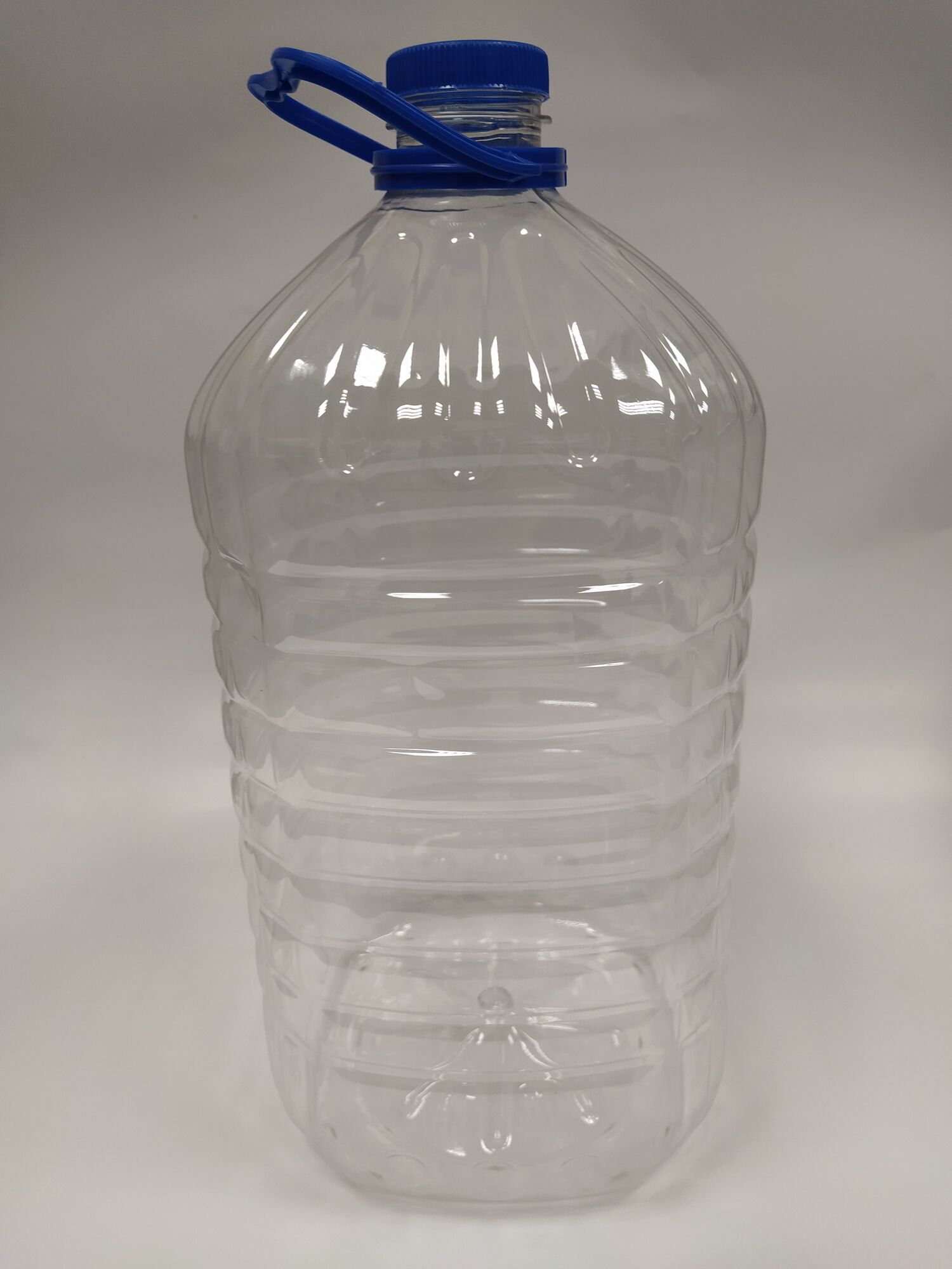 Бутылка ПЭТ 5,0 л 38 мм с крышкой и ручкой