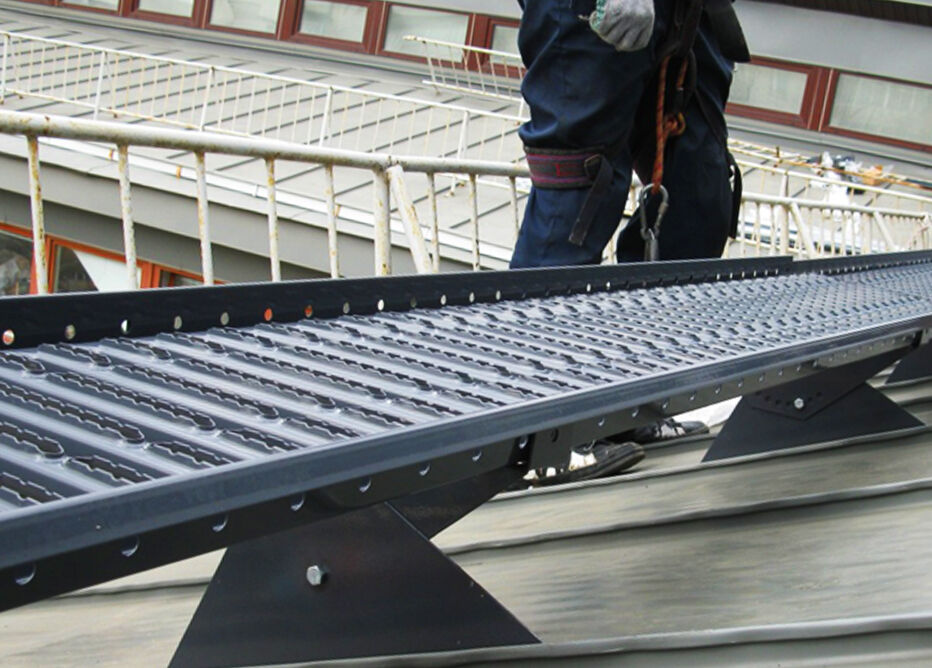 Установка переходных мостиков. Мостик переходной гранд лайн. Переходной мостик борге 1250. Кровельный мостик borge. Установка переходных мостиков.