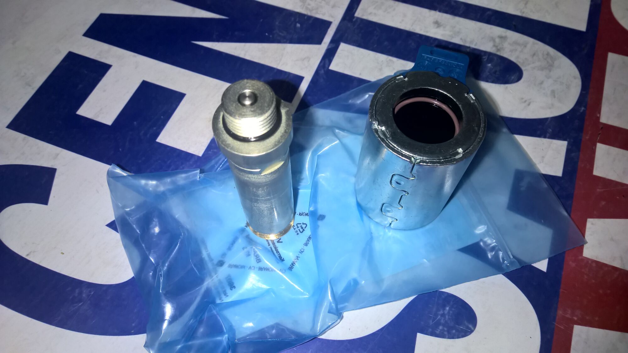 Соленоид 11013616 SOLENOID-ON/OFF-THREAD H1B 24V DT04-2P Danfoss Зауэр ...